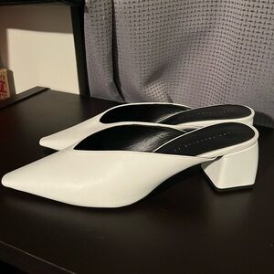 ZARA TRAFALUC white v-pointed shoe
